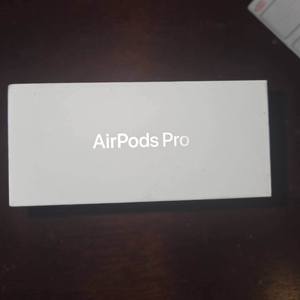 Apple AirPods Pro 2nd Gen - Picture 3 of 7